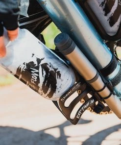 Dawn To Dusk Kaptive 14 Carbon Water Bottle Cage For Gravel And Mountain Bikes | Bottle Cages -New Triathlete Store 6c5uCYjFDSB4U5Vbd9gkAWhg