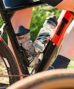 Dawn To Dusk Aqua Flow Calibrated Racing Bottle With Dirt Mask | Bottles & Bidons 11 Dawn To Dusk Aqua Flow Calibrated Racing Bottle With Dirt Mask | Bottles & Bidons -New Triathlete Store NM6ca5TzSFXvVjdXvdEzJfjvw